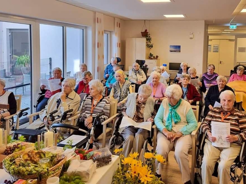 Monatliche Andacht: Erntedankfest im Haus alma