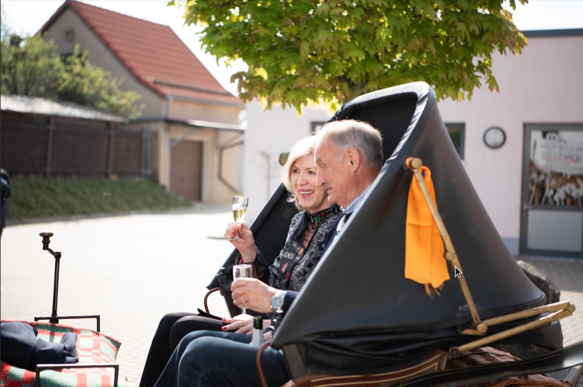 Heike Formann und Jens Karnahl in einer Pferdekutsche